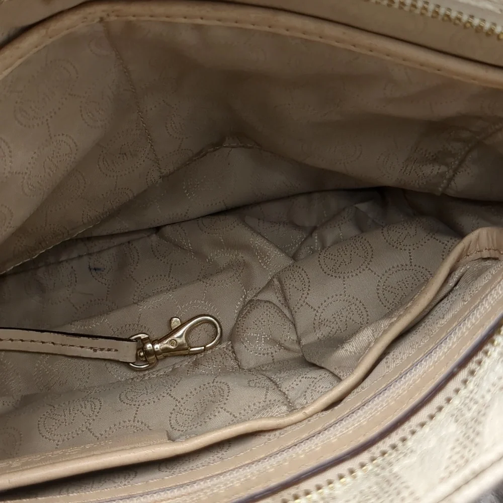 Michael kors crossbody